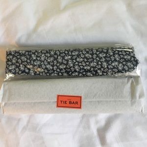 The Tie Bar Perennial Floral Navy tie. NWT
