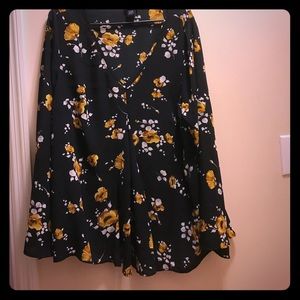 Torrid Size 1 gold flower blouse