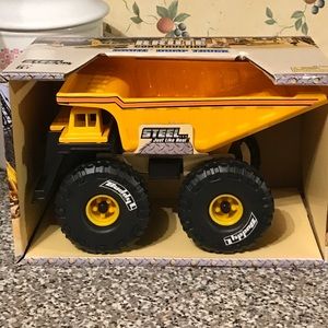 Boys Brute Dump Truck