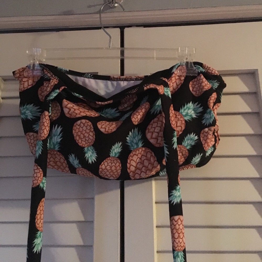 Cupshe Bathing suit top size XL.