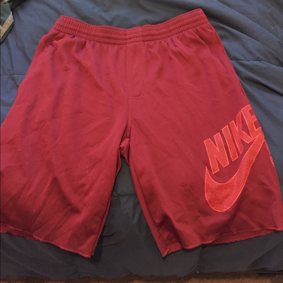 maroon nike shorts