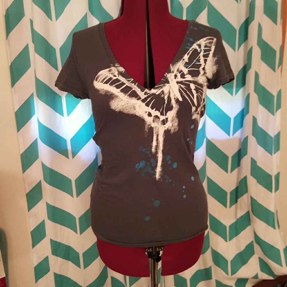 American Eagle graphic V-neck