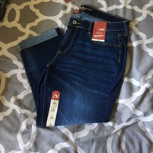 Arizona Jean co. Dark denim Capri.