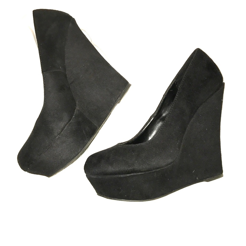 Black wedge heels