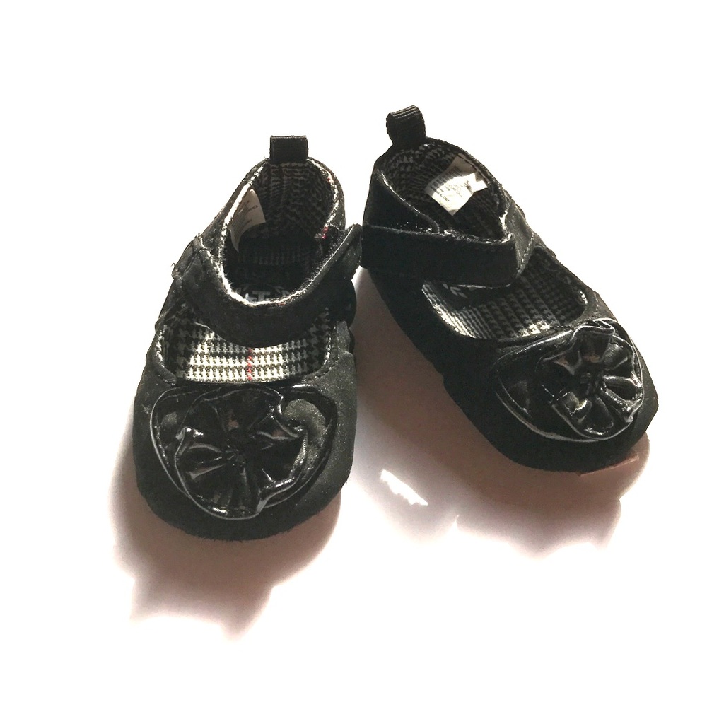 Black Dress Shoes with Flower Accent