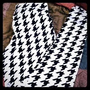 B/W Houndstooth Leggings