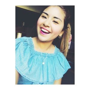 Meet your Posher, Camila