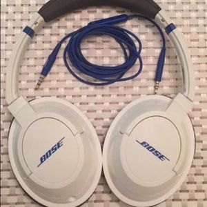 BOSE overear headphones. Great sound and shape!