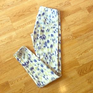 Super fun ALO Colored Cheetah Print Leggings