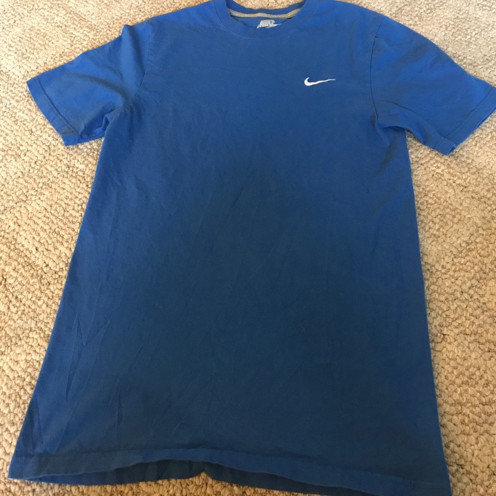 Nike small men’s tee