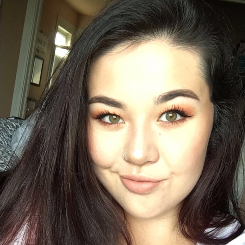Meet your Posher, Alyssa
