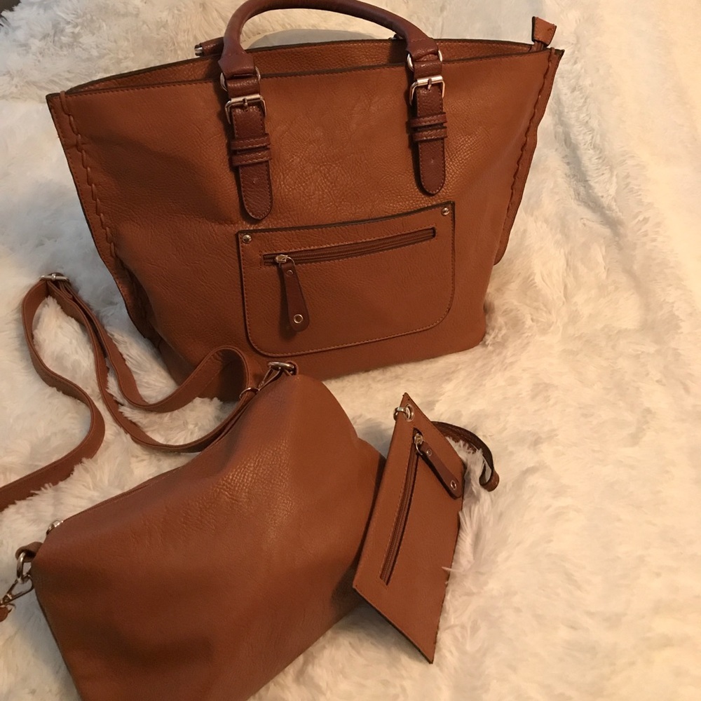 Tote with cross body bag AND  a wristlet!