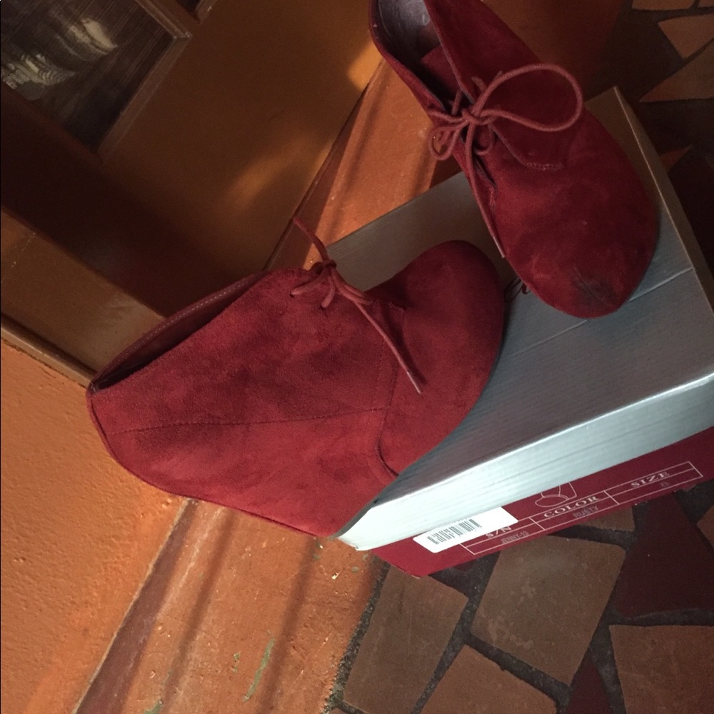 Rustic Pumps - Picture 2 of 5