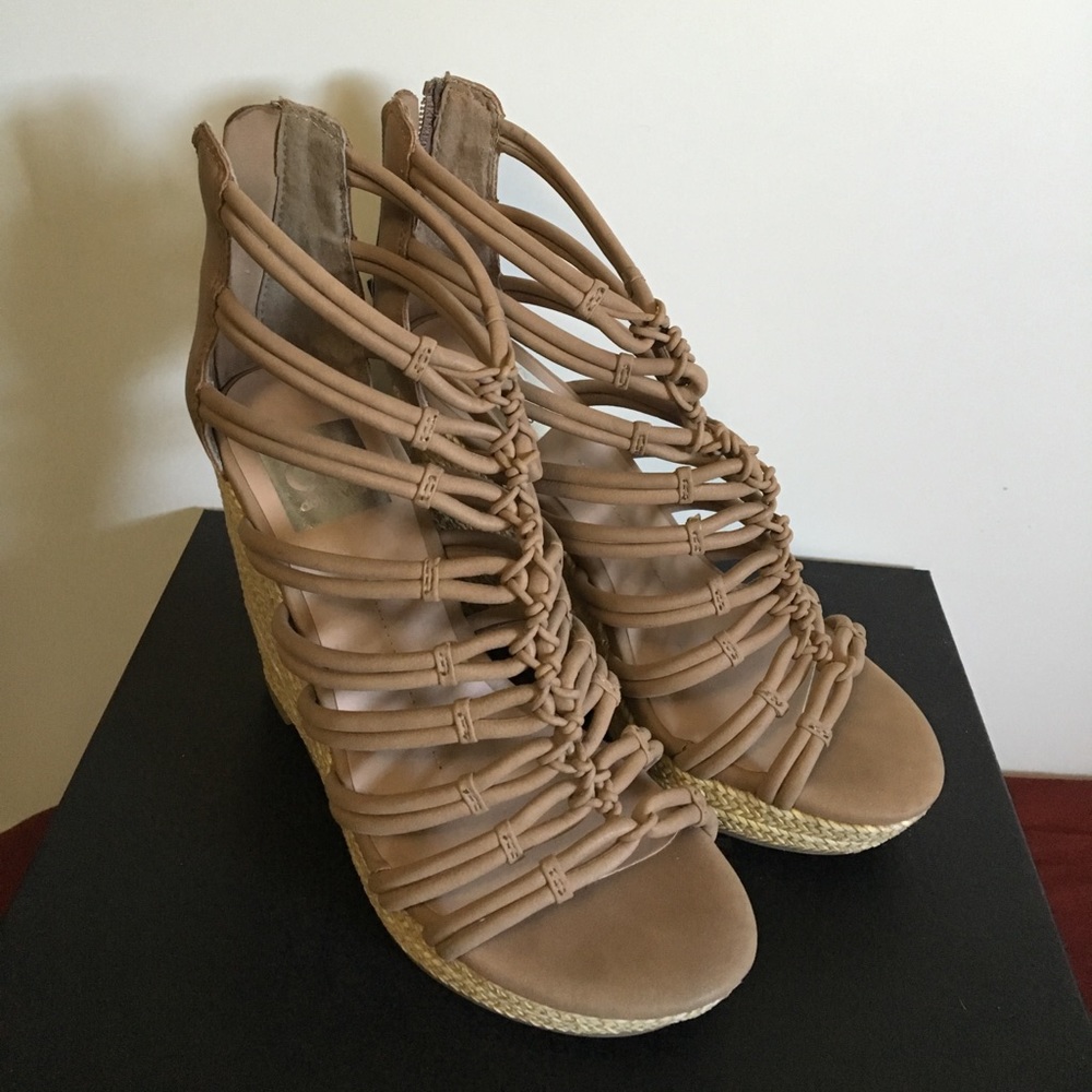 Leather strap heals dolce vita tan