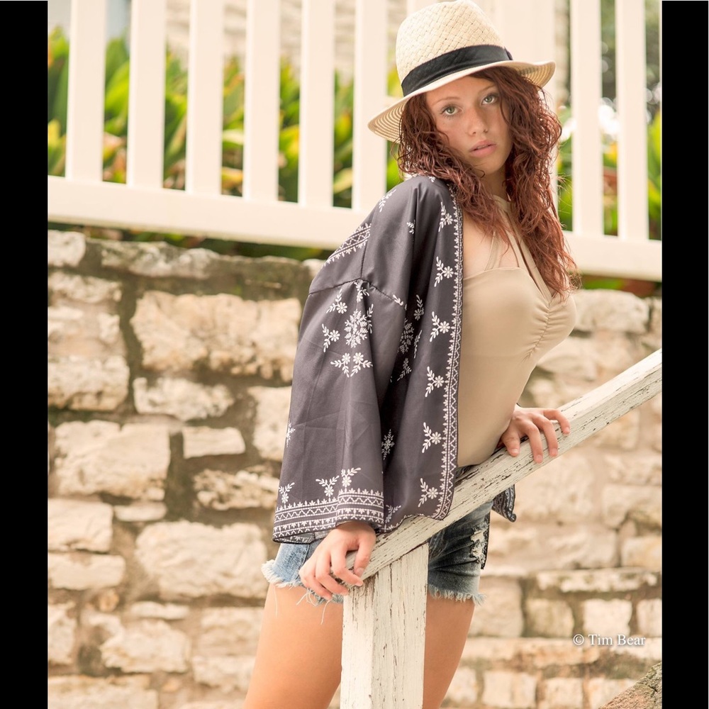 Kimono - Picture 2 of 3