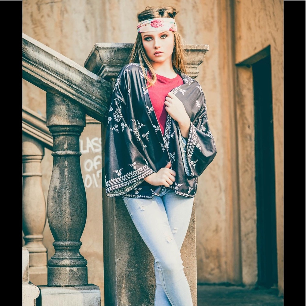 Kimono - Picture 3 of 3