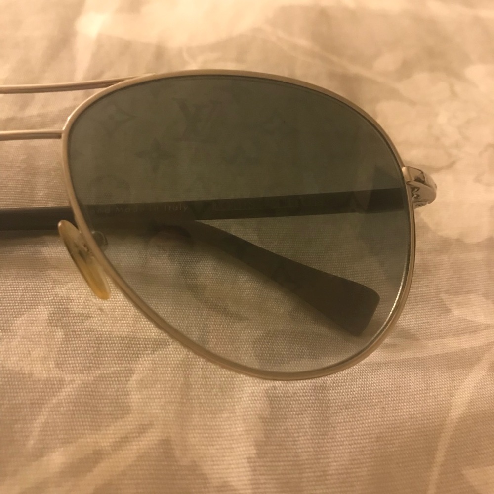 LV Aviator Sunglasses - Picture 7 of 8