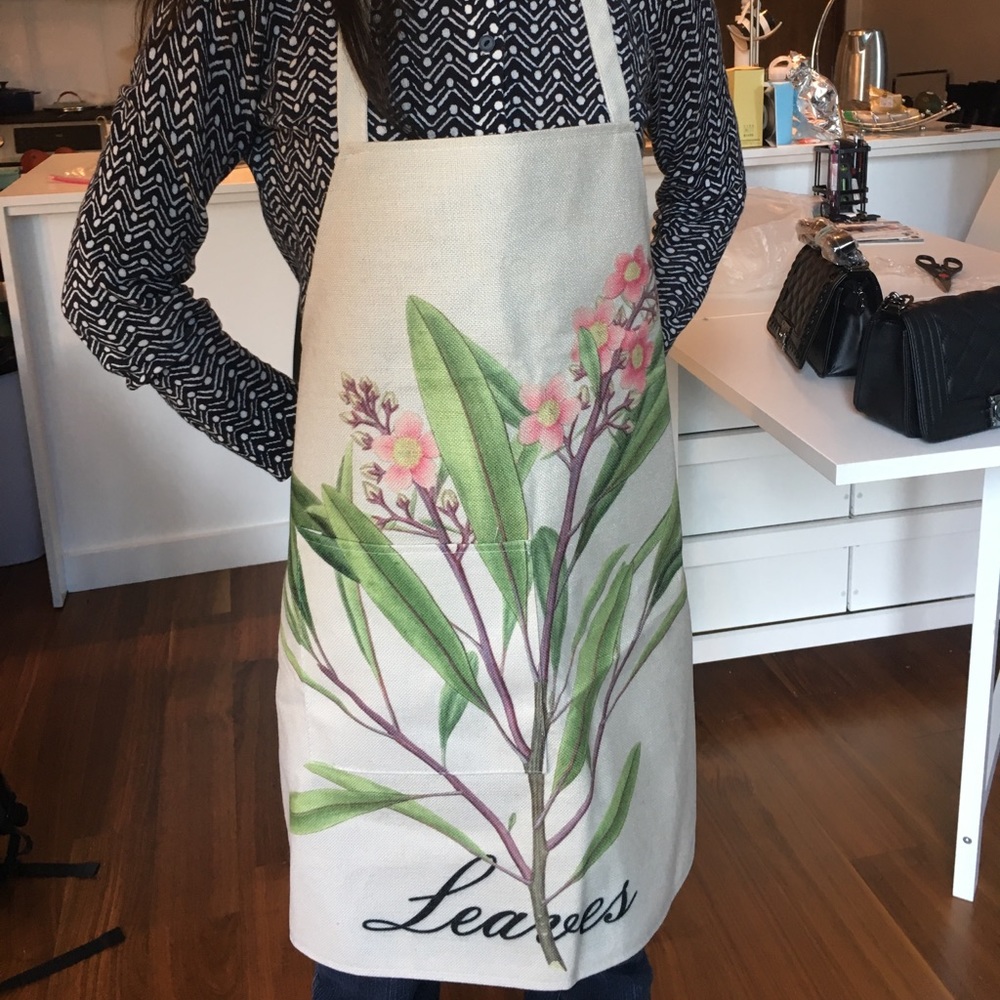 NWT gorgeous flower print apron