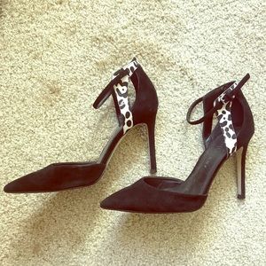Size 9.5 suede black pump w/ snow leopard accent