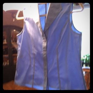 Classic sleeveless blouse