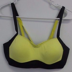 New Moving Comfort Fineform Sports Bra Size M New Moving Comfort Fineform Sports Bra Size M
