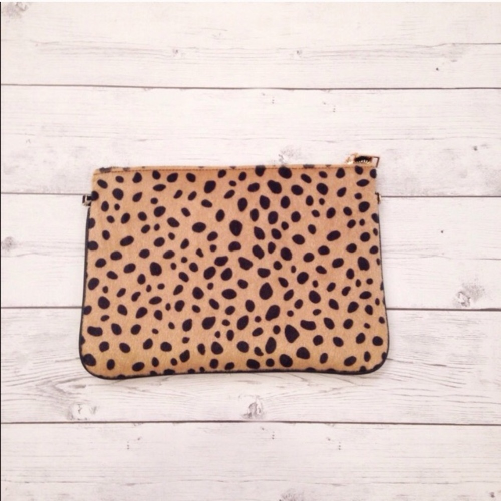 Last One! NWT Leopard Zip Clutch Cross Body Bag - Picture 2 of 3