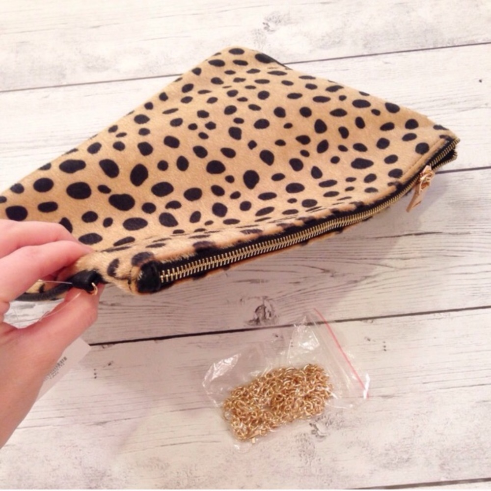 Last One! NWT Leopard Zip Clutch Cross Body Bag - Picture 3 of 3