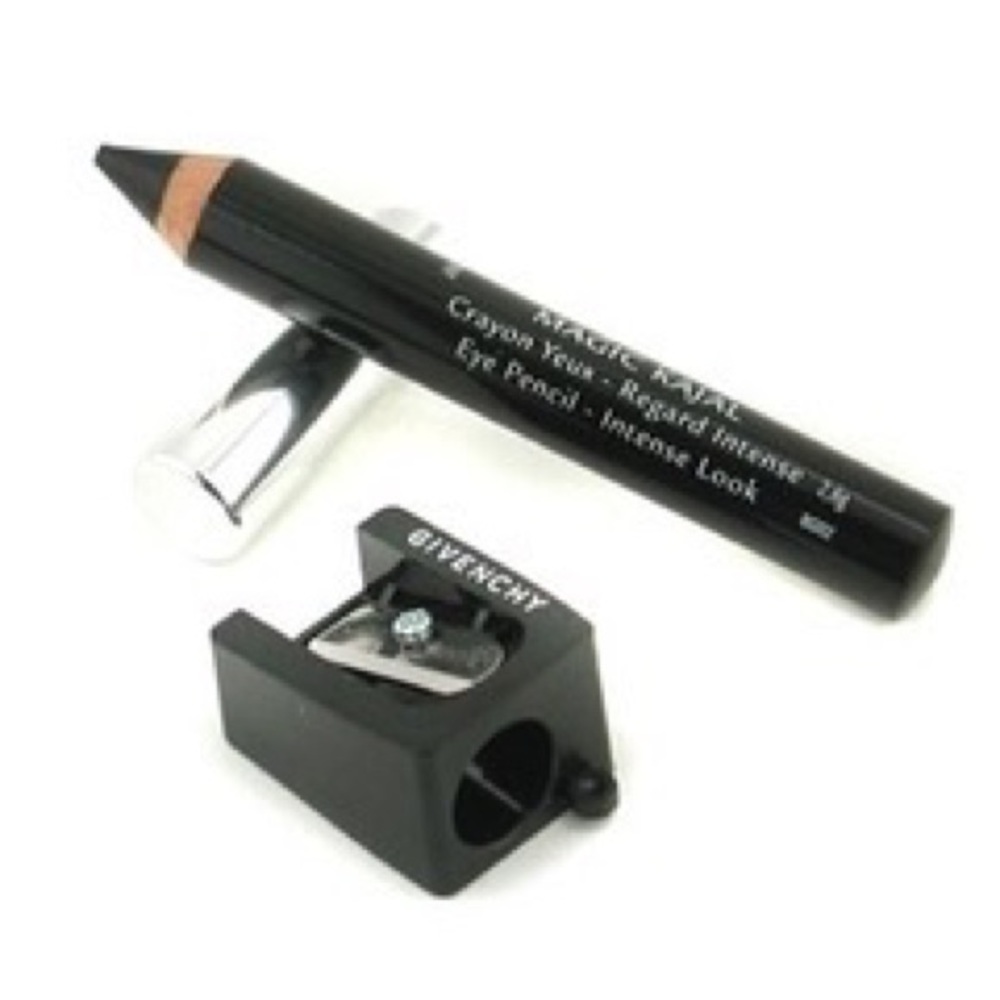 A black Kajal eyeliner in its’ original box.👌🏻