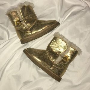 Toddler girls size 6 gold boots