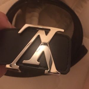 Authentic Louis Vuitton reversible belt. Mono/blk
