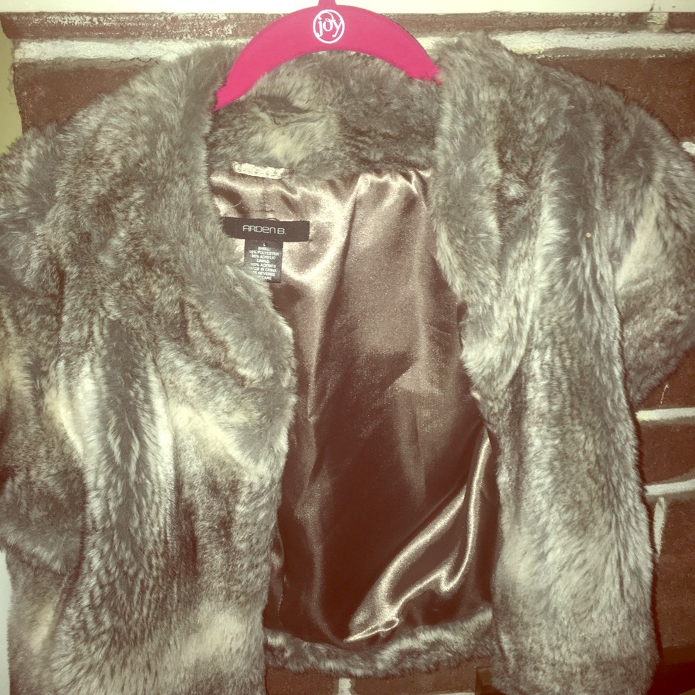 Faux shrug