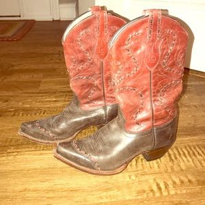 Women’s cowgirl boots, size 7
