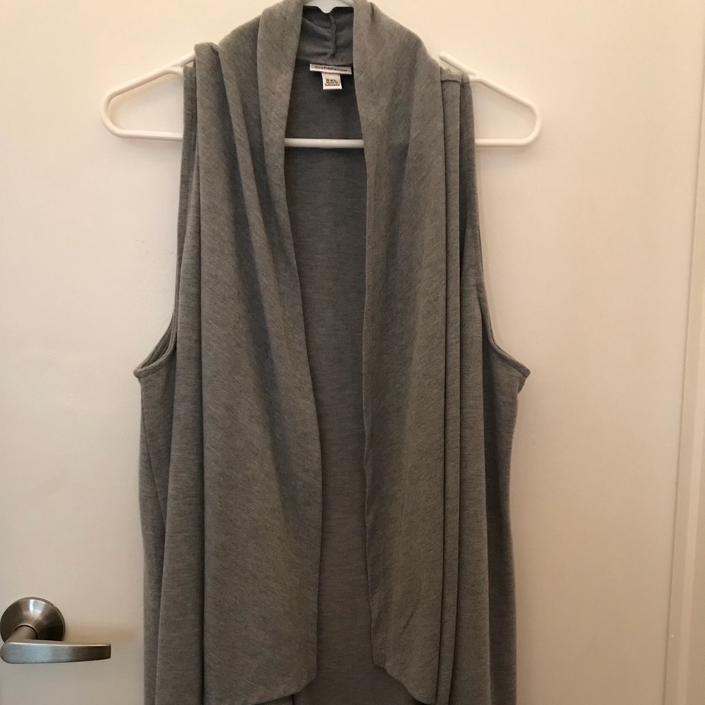 Croft&Barrow sleeveless sweater shrug. NEVER USED.