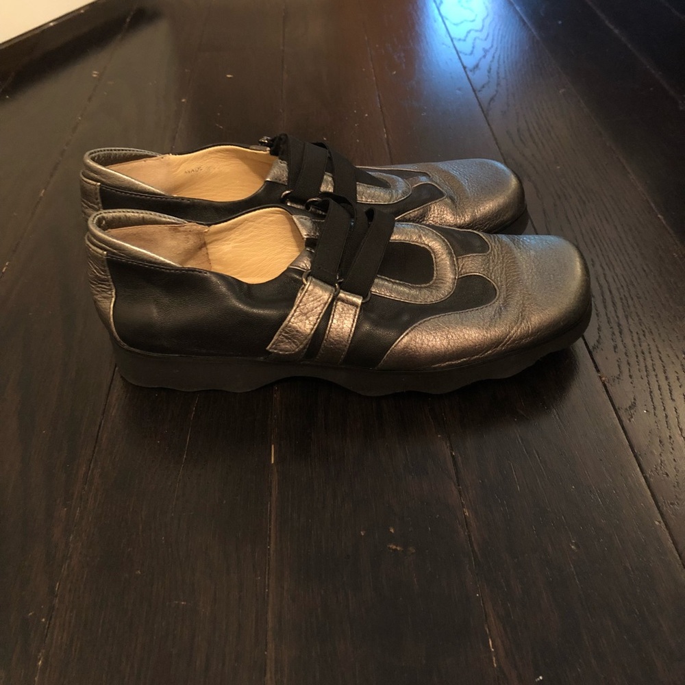 Bruno Magli ladies flats!