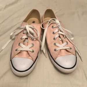 Women’s size 8 converse