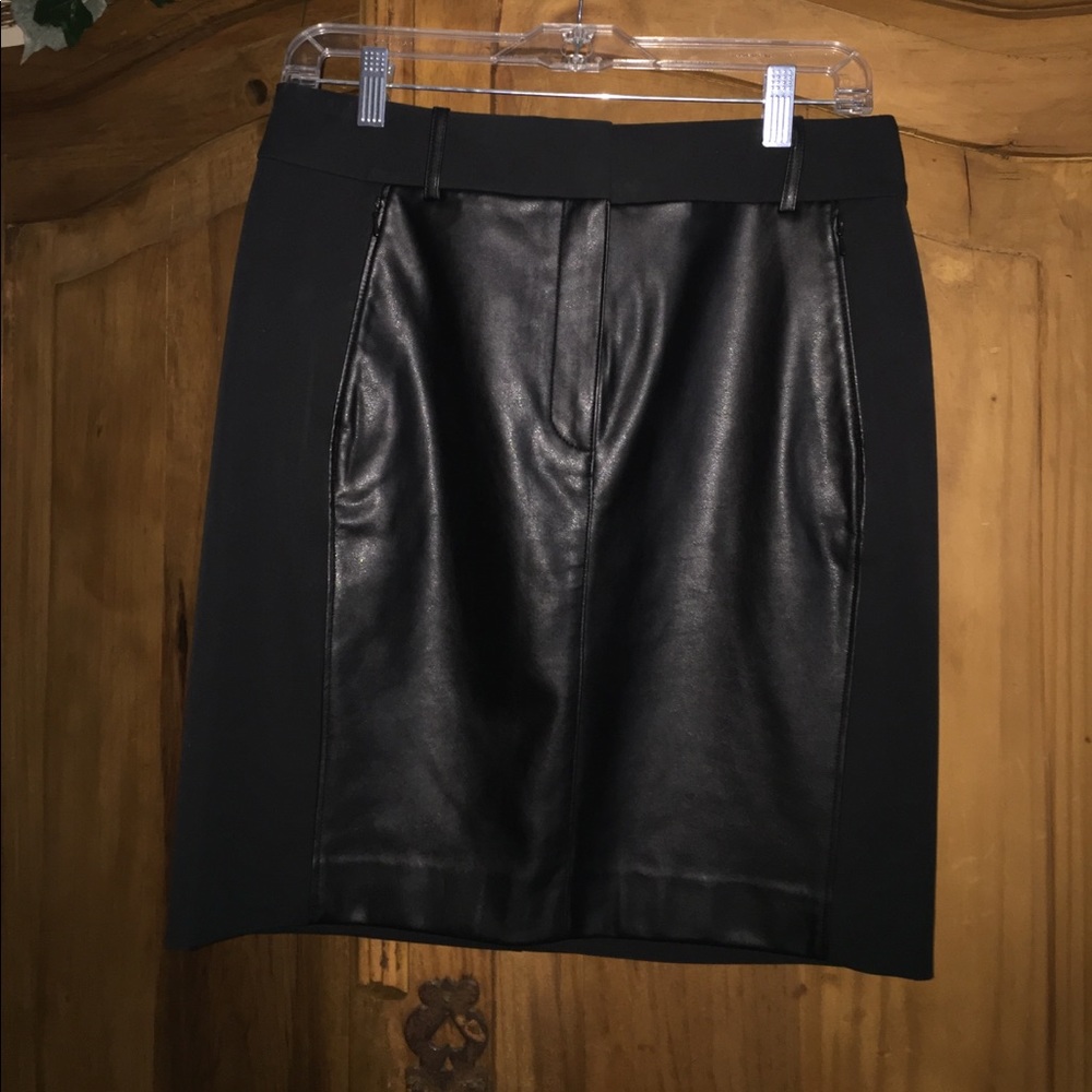 Gorgeous Ann Taylor Leatherette detailed Skirt