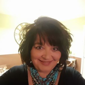 Meet your Posher, Leslie