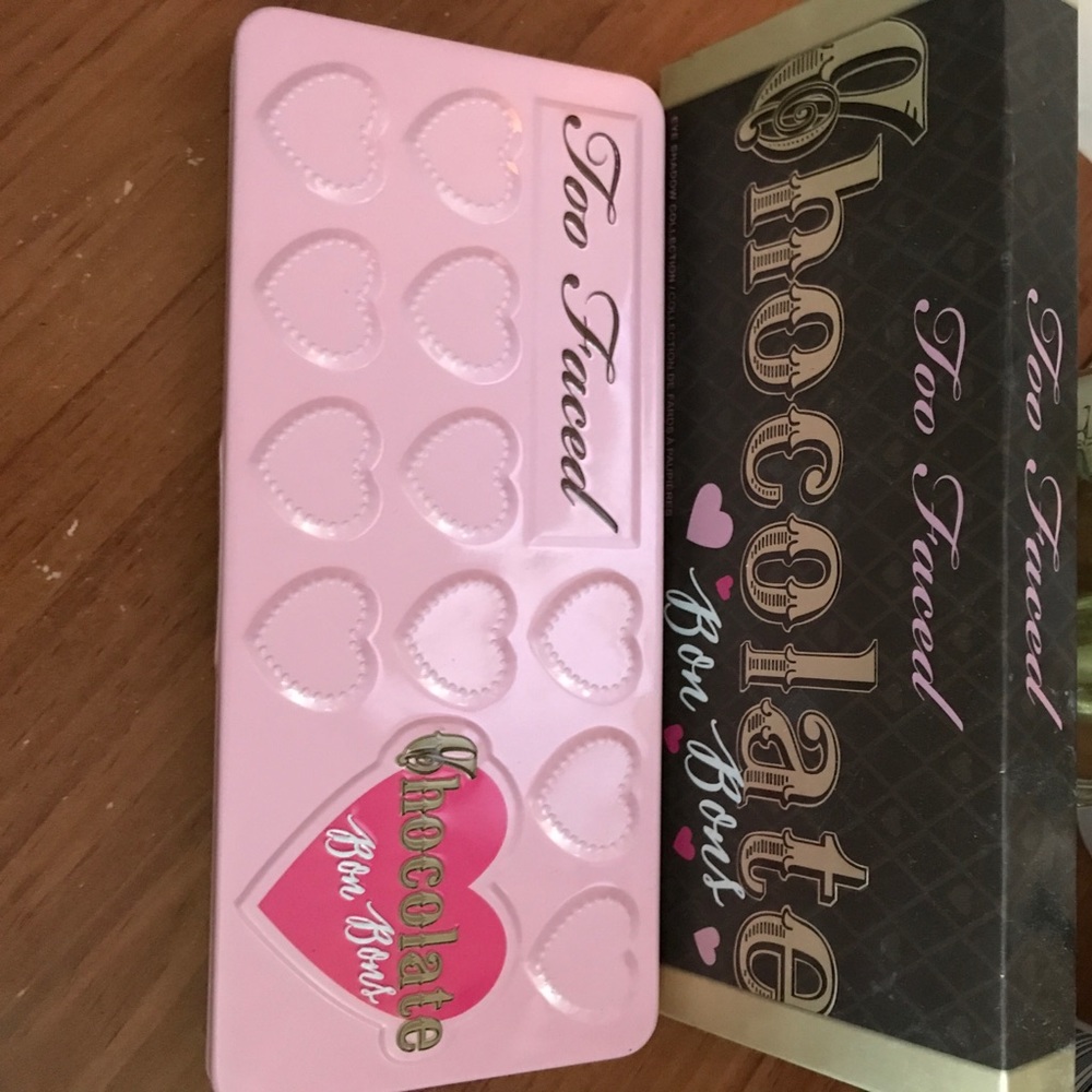 Too faced chocolate palette - Picture 1 of 4