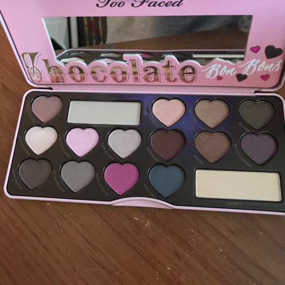 Too faced chocolate palette - Picture 2 of 4