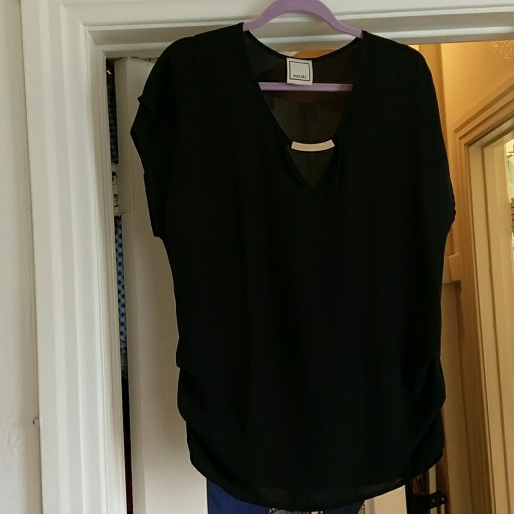 Meraki blouse with gold jewelry in the front