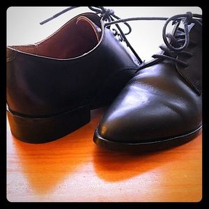 Frye women's 'Erica' oxford dress shoe.