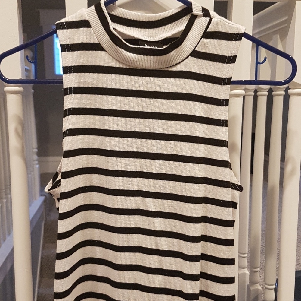 Black and white top