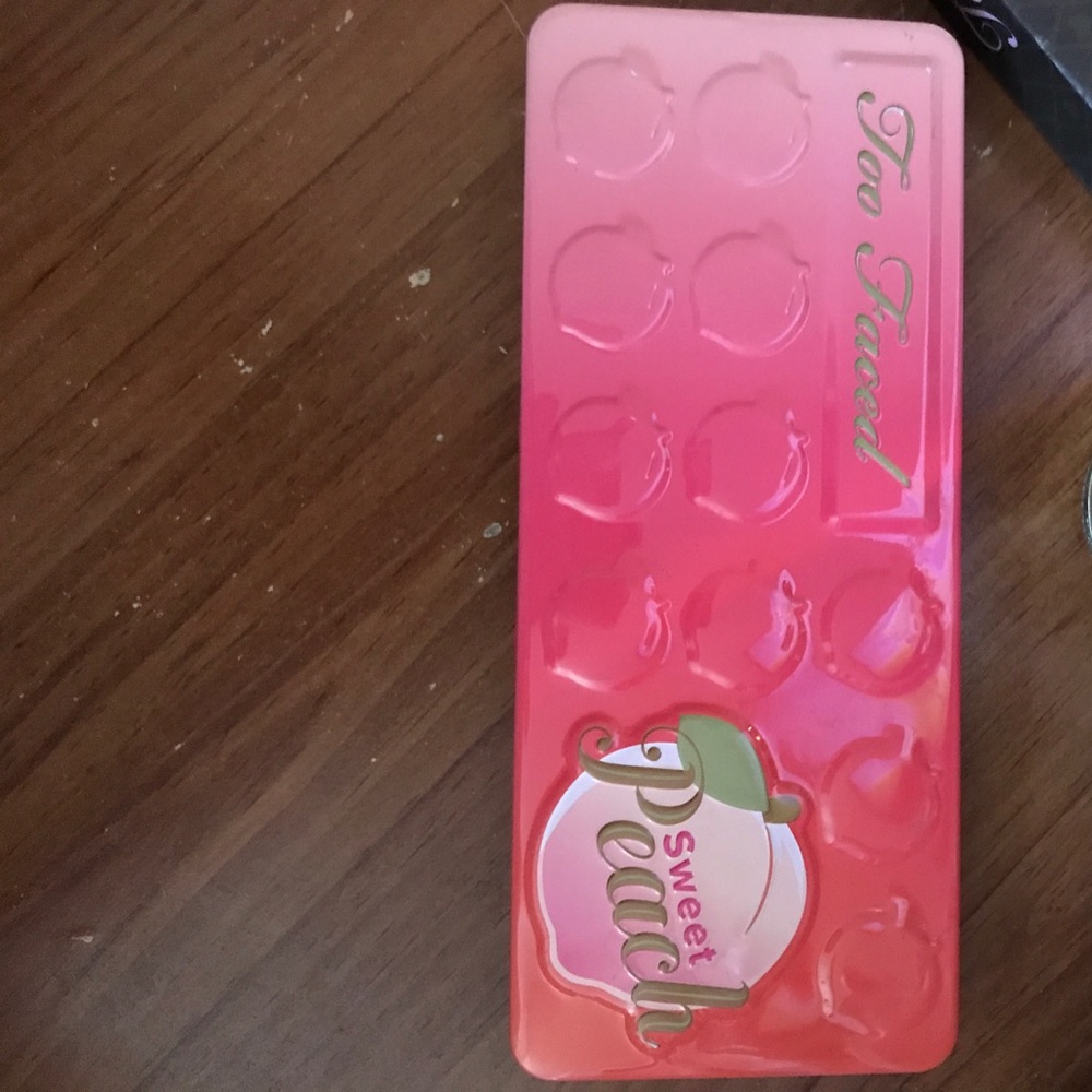 Too faced sweet peach palette