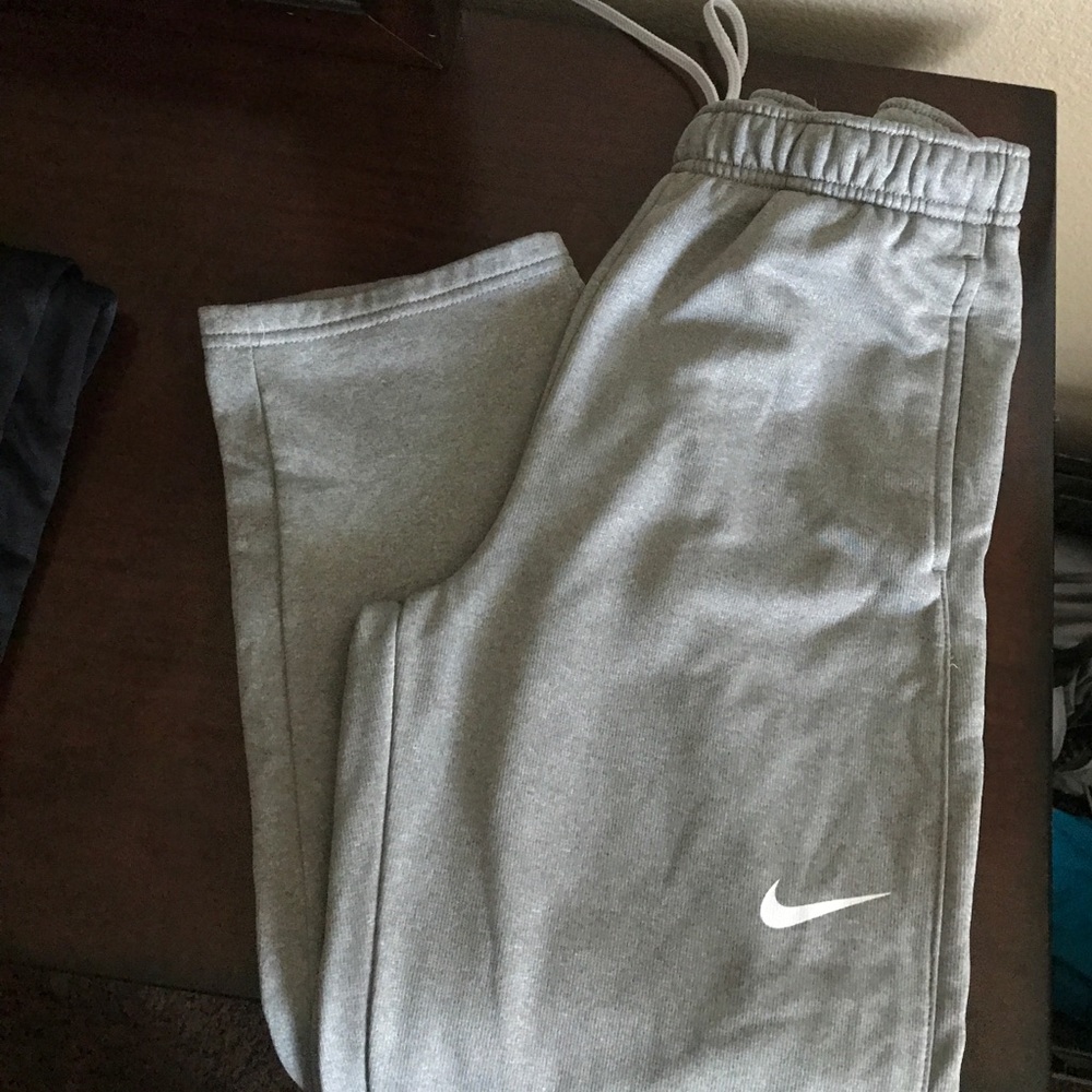 Nike sweat pants in great condition! 🤗