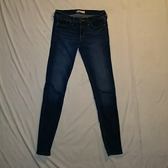 Hollister Jeans - Picture 1 of 7