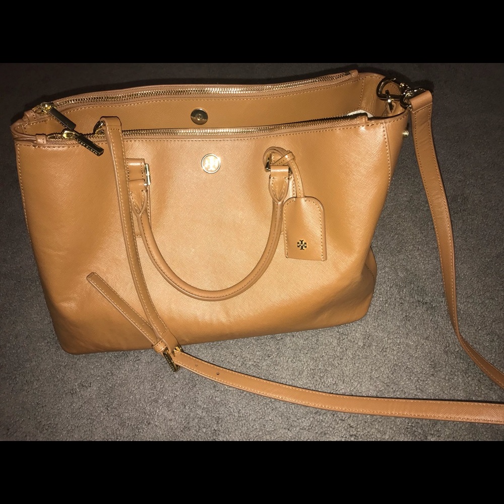 Tory Burch Robinson Large Zip Top Tote