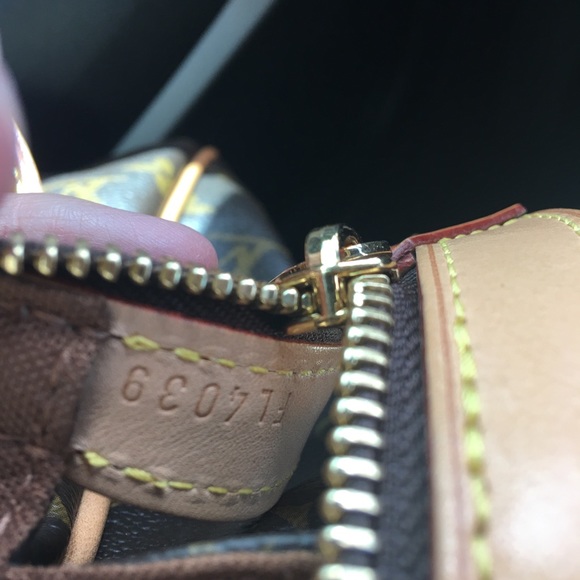 Handbag - Picture 2 of 5