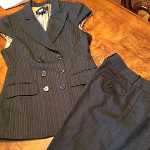 Tailored BCBG Maxazria 2 piece women’s suit