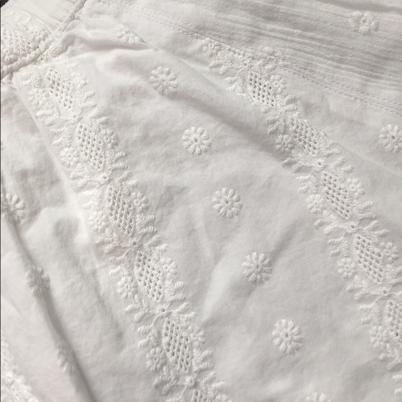 ♻️ Embroidered White Skirt - NWT - Picture 2 of 3