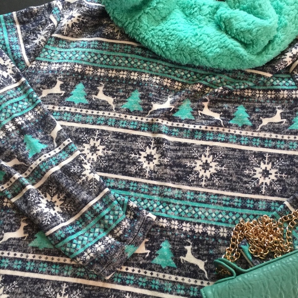 🏵️ Donsted 10/3/24
Set Knit Holiday Shirt & infinity scarf NWT XXL 20 - Picture 2 of 3